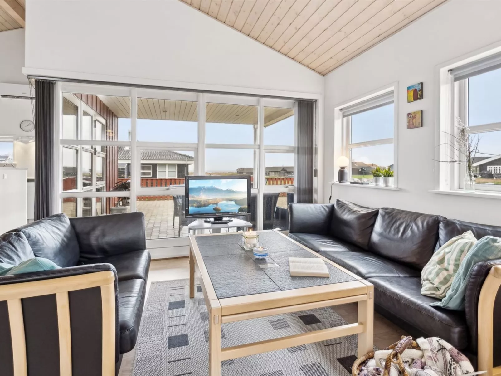 "Aira" - 200m from the sea-Inside