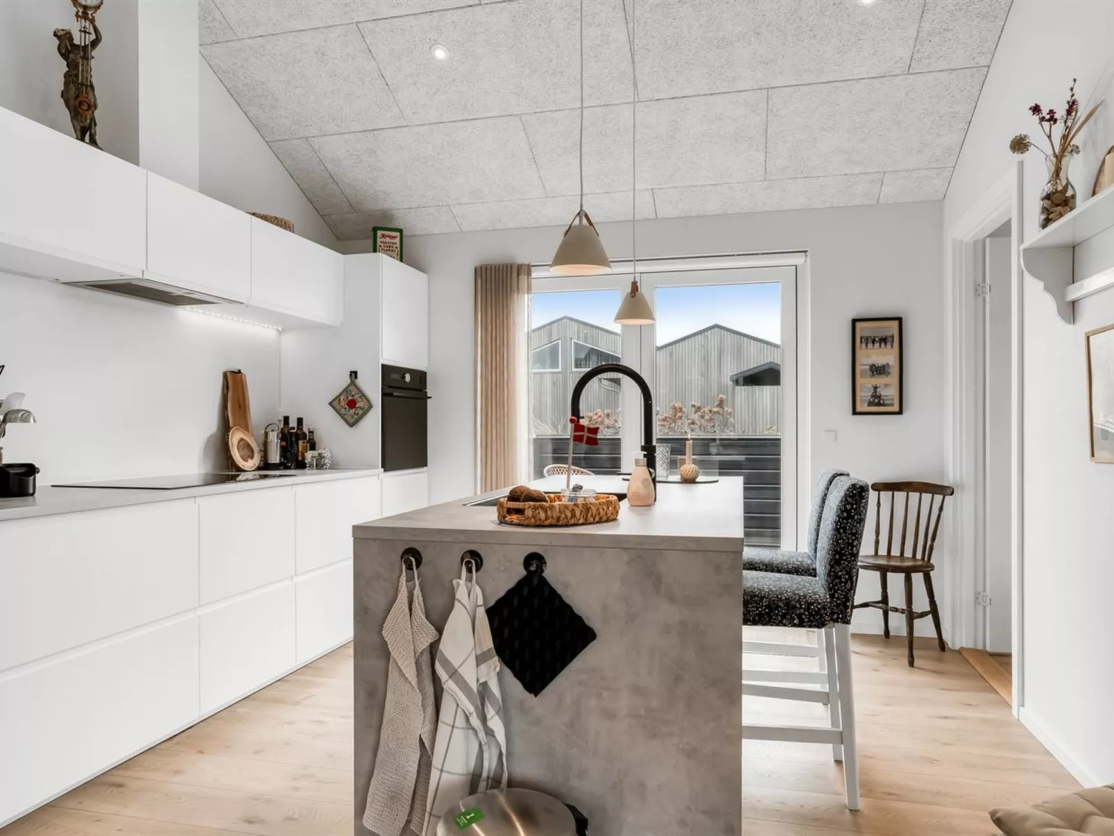 "Thorfin" - 300m from the sea-Inside