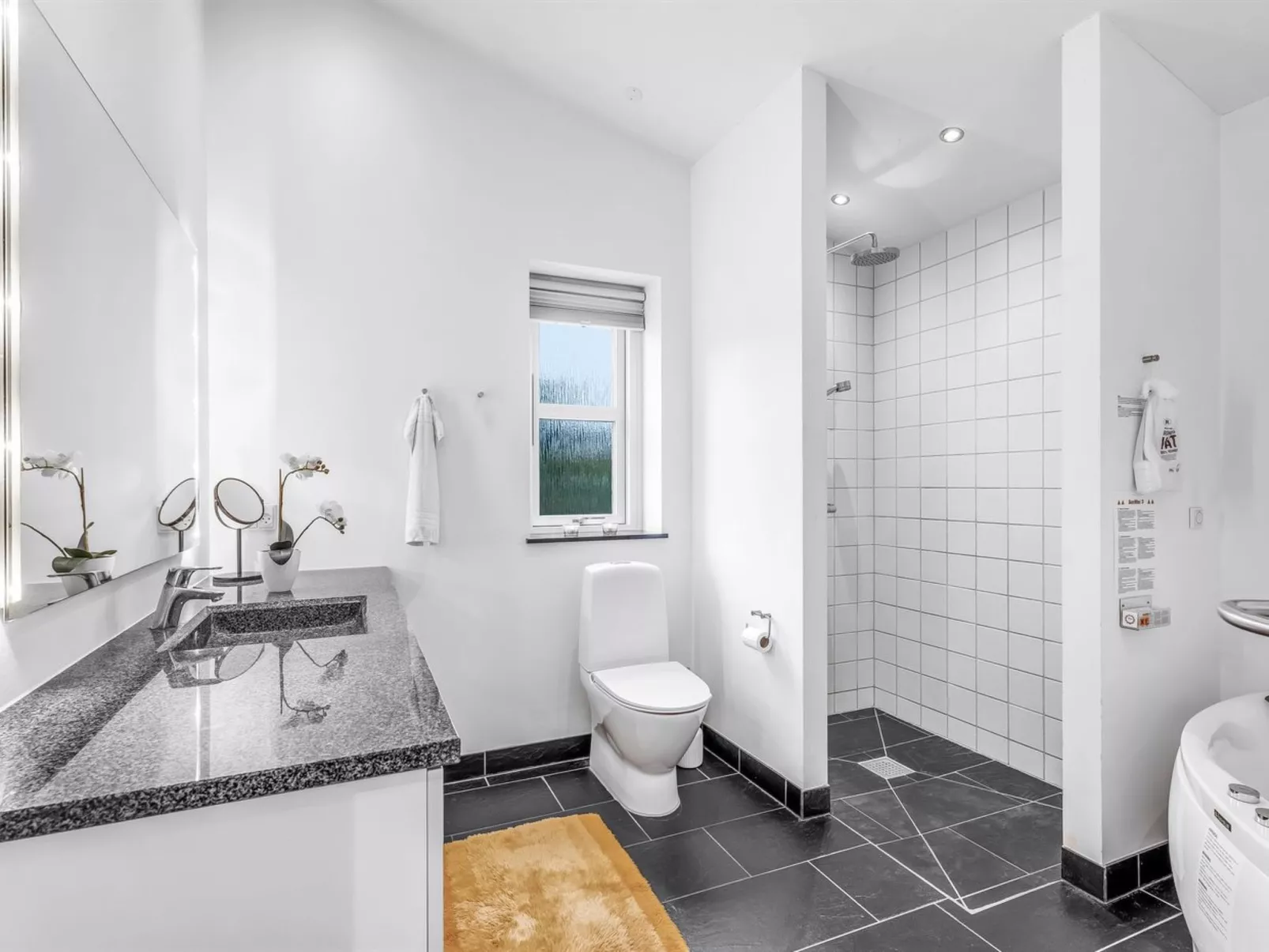 "Laulu" - 200m from the sea-Drinnen