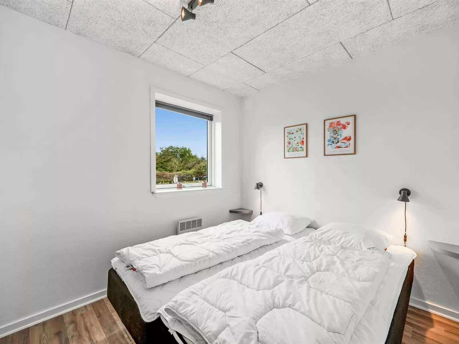 "Amine" - 300m to the fjord-Inside