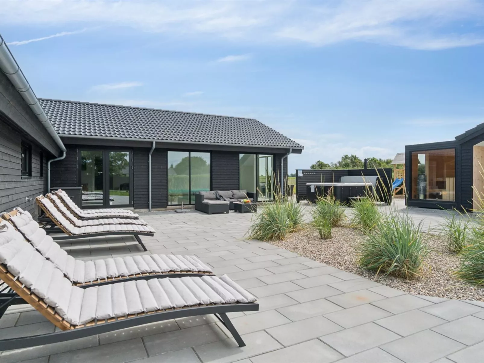 "Christian" - 600m from the sea-Outside