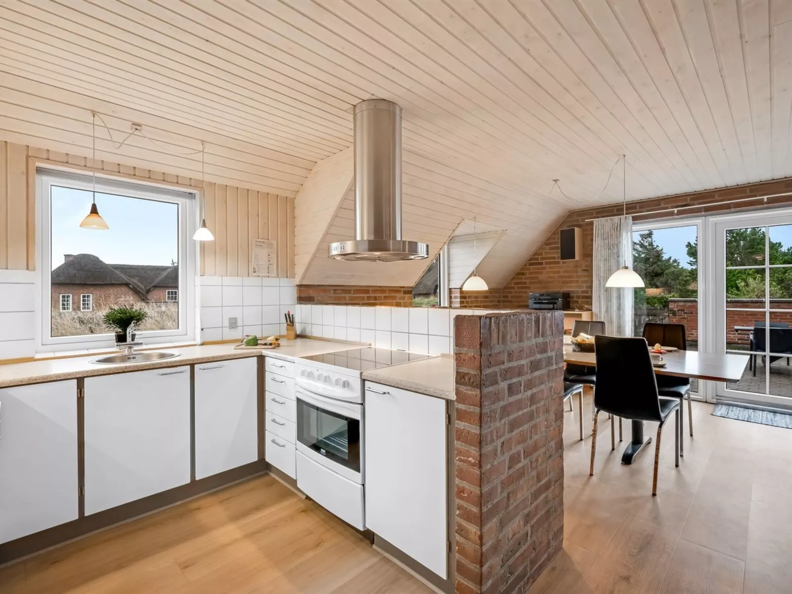 "Hunved" -  from the sea-Dedans