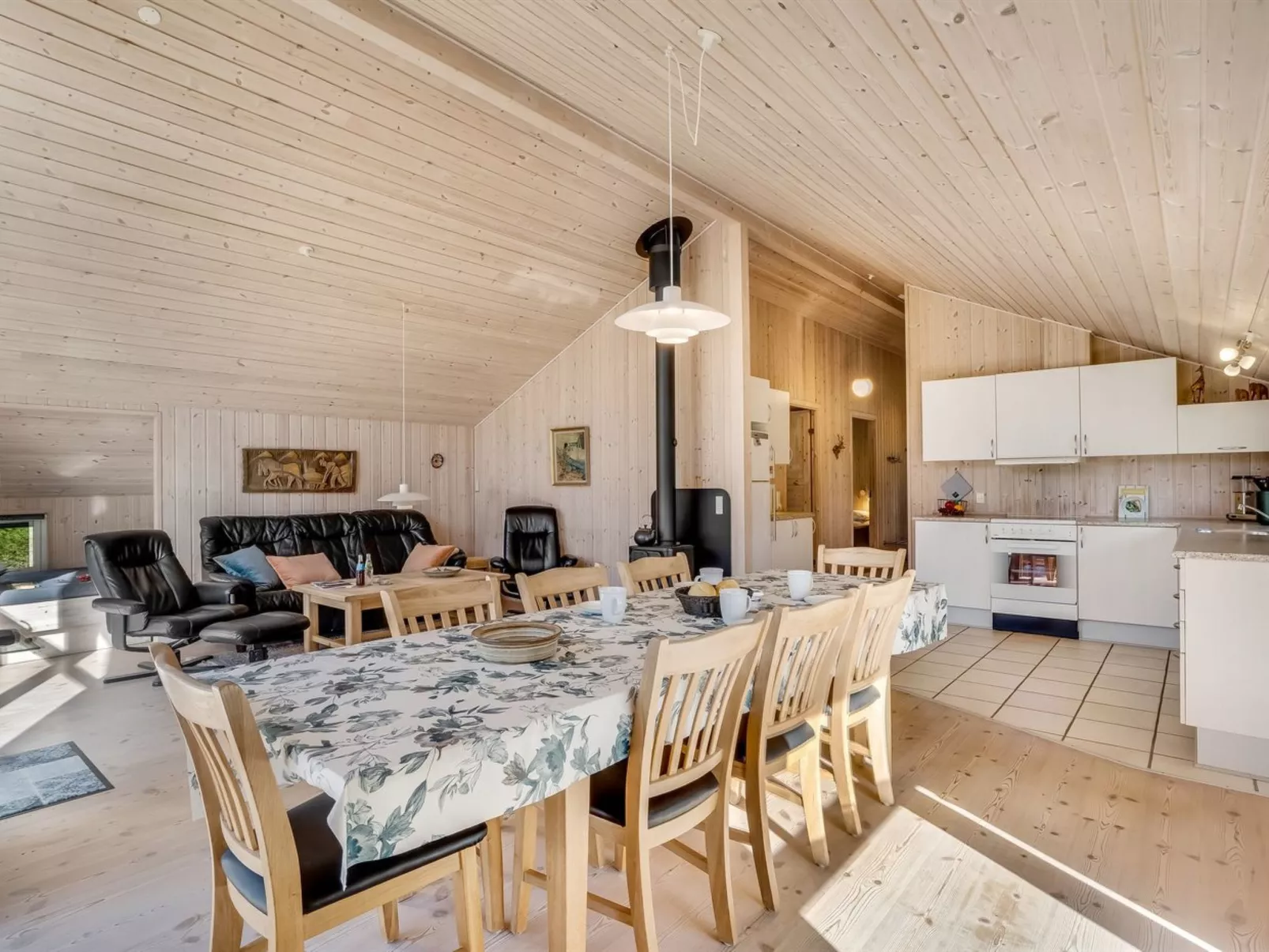 "Skrollan" - 200m to the fjord-Inside