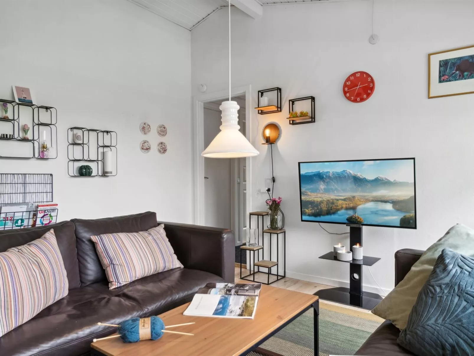 "Franke" - 2.1km to the fjord-Drinnen