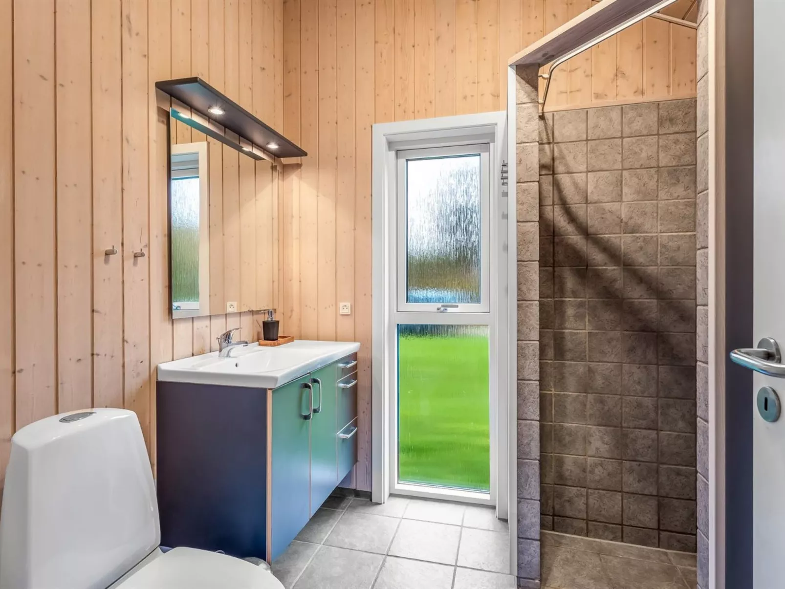 "Ensio" - 8.0km from the sea-Drinnen