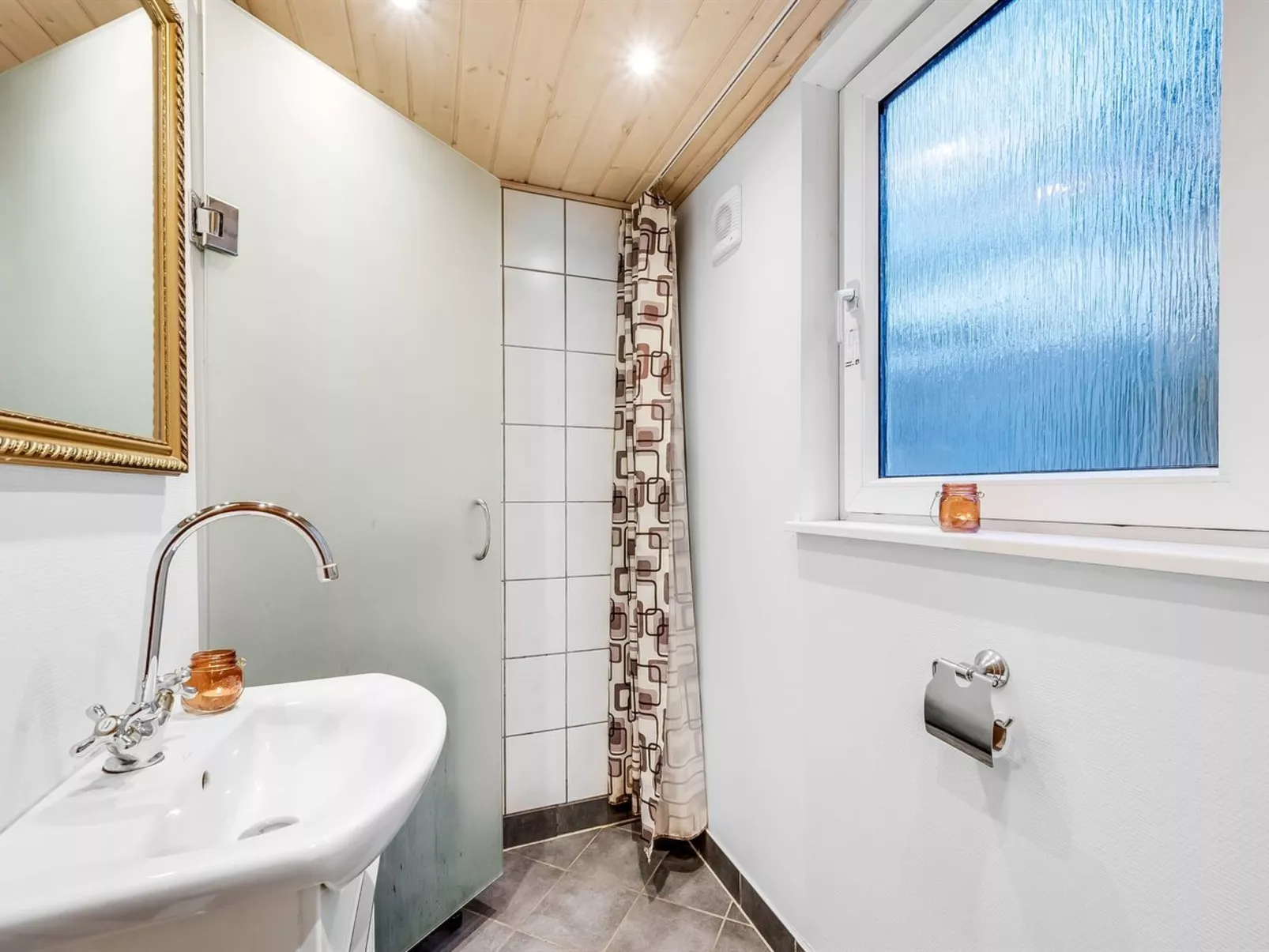 "Brawith" - 700m to the fjord-Inside