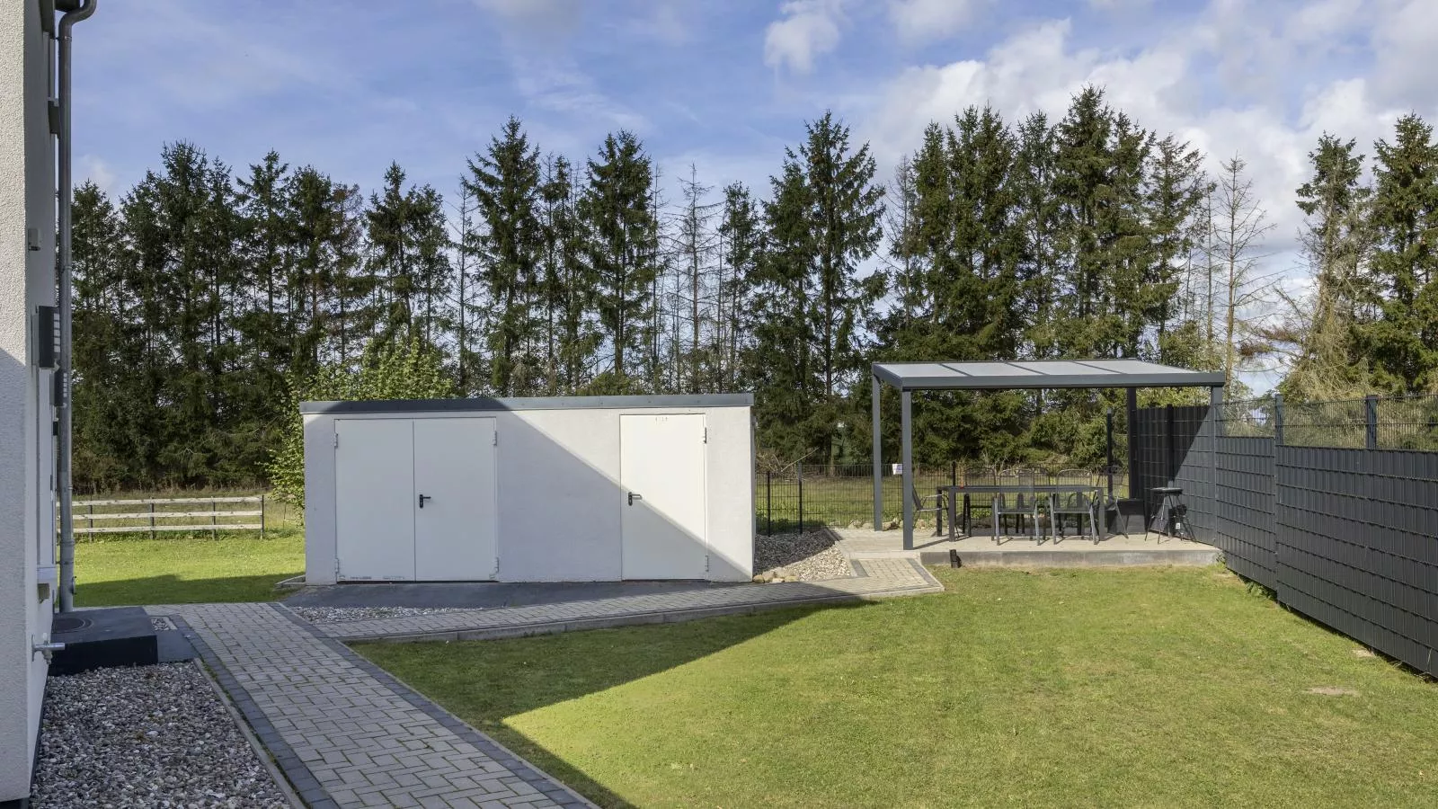 Wilma - direkt an der Ostsee-Garten Sommer