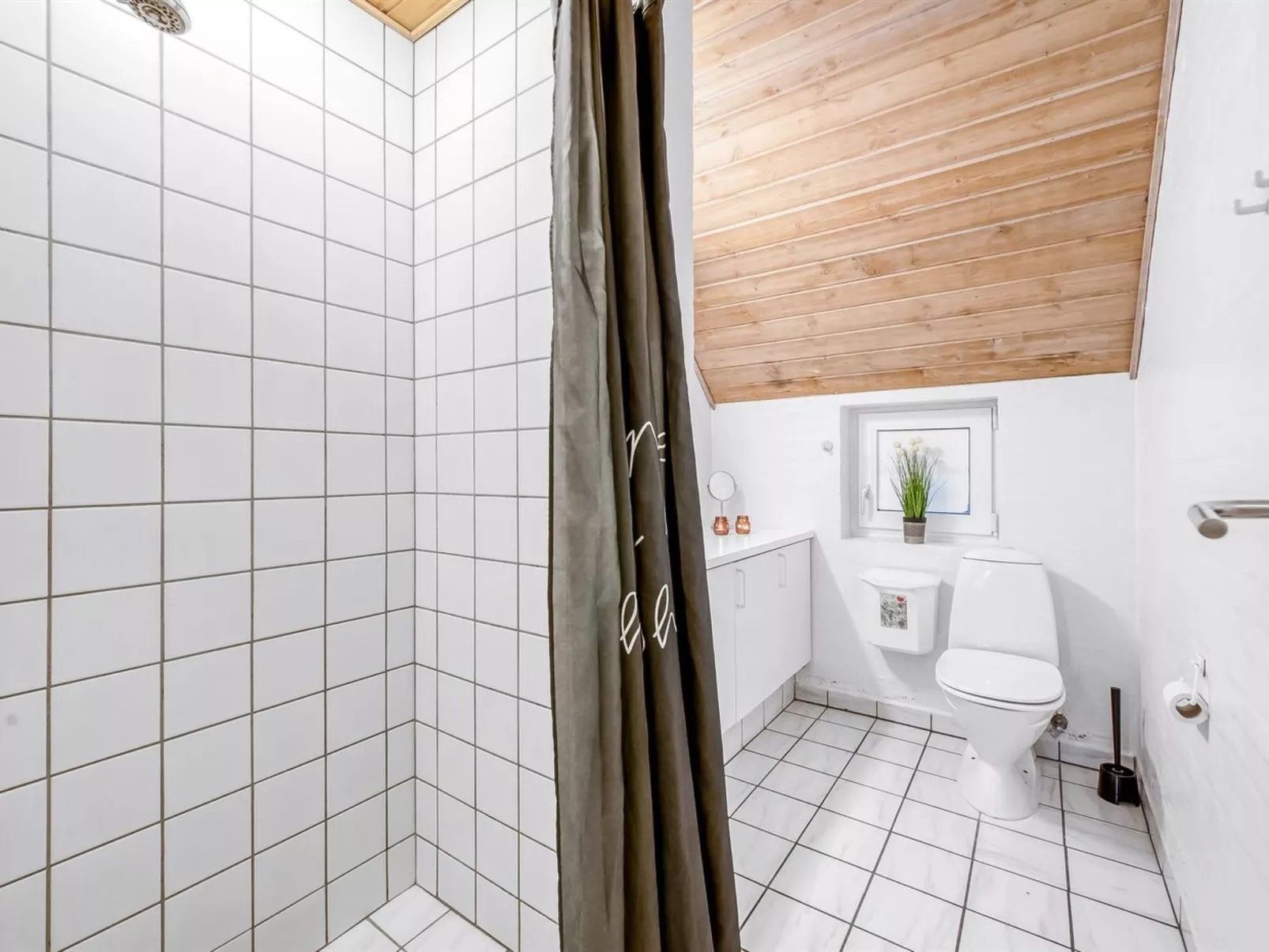 "Aagot" - 1.7km from the sea-Inside