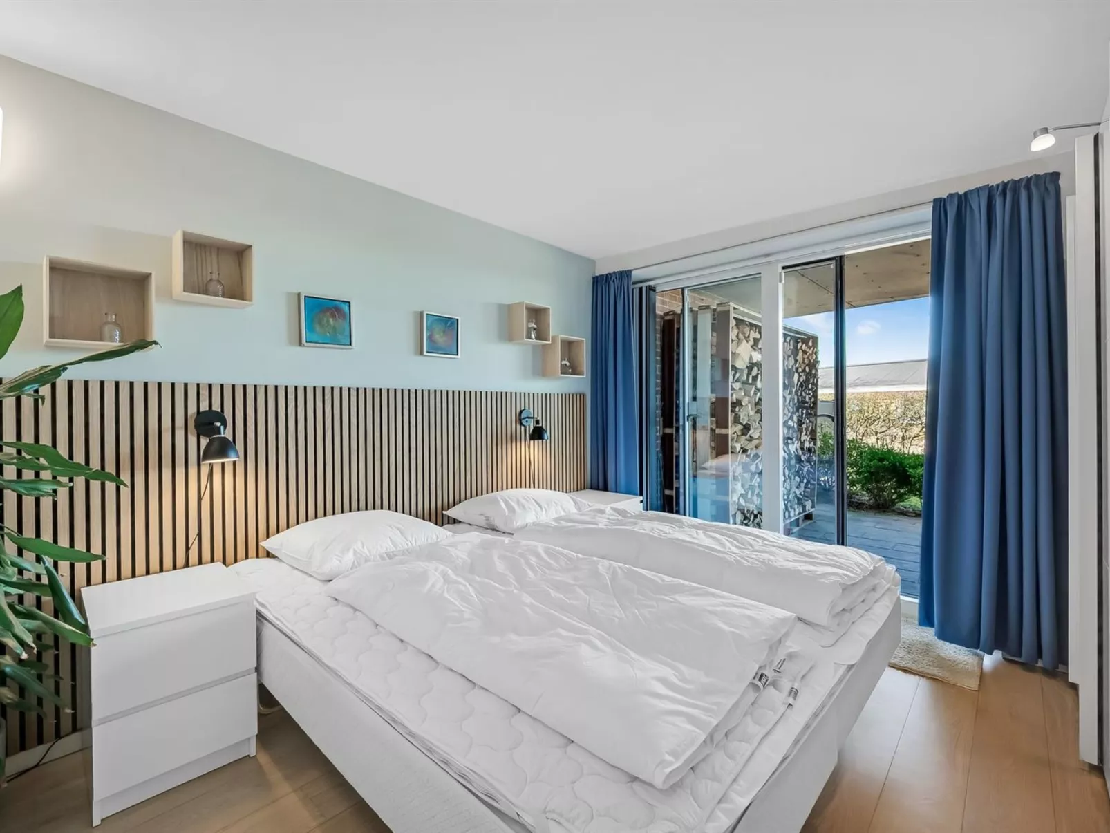 "Gustav" - 100m to the fjord-Dedans