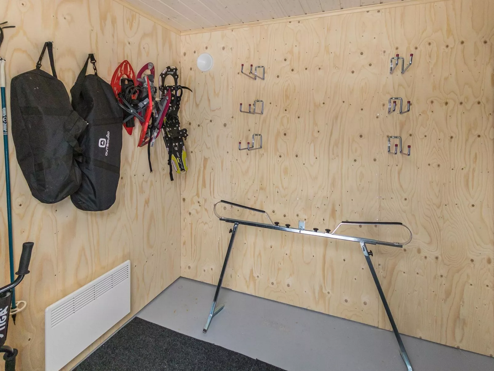 Kuuraparta a-Drinnen