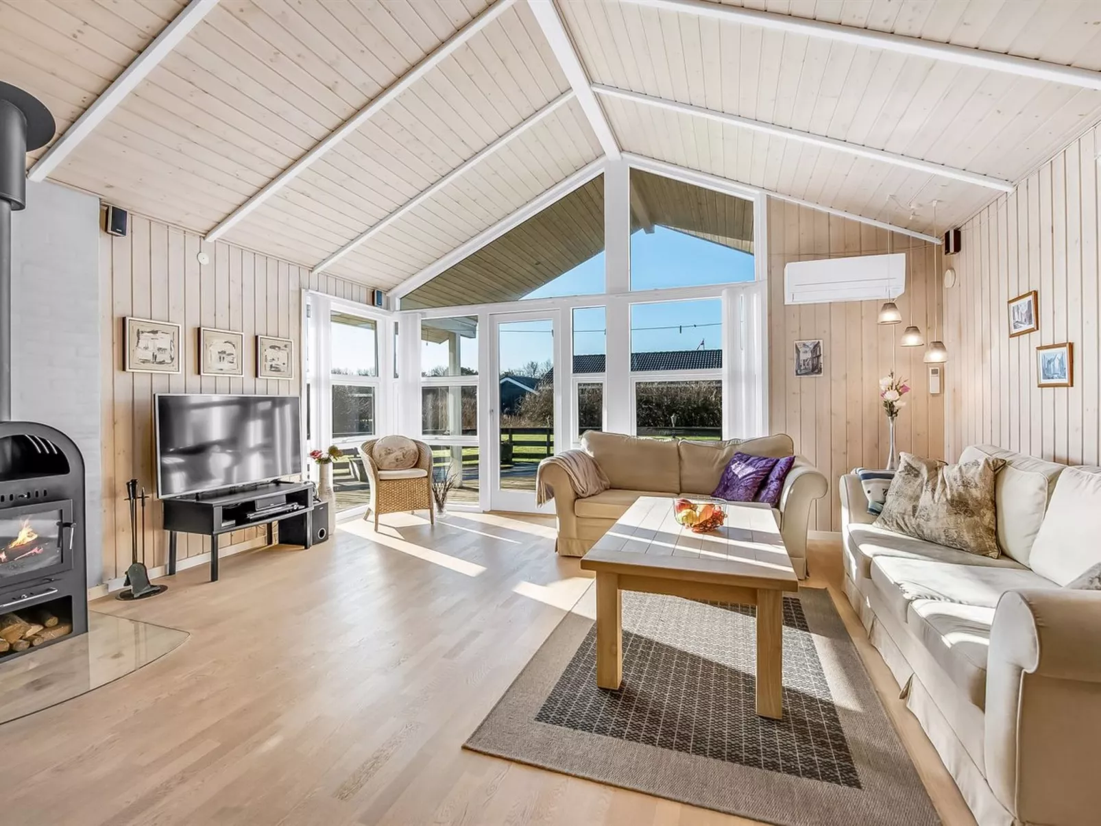 "Asgard" - 800m to the fjord-Inside