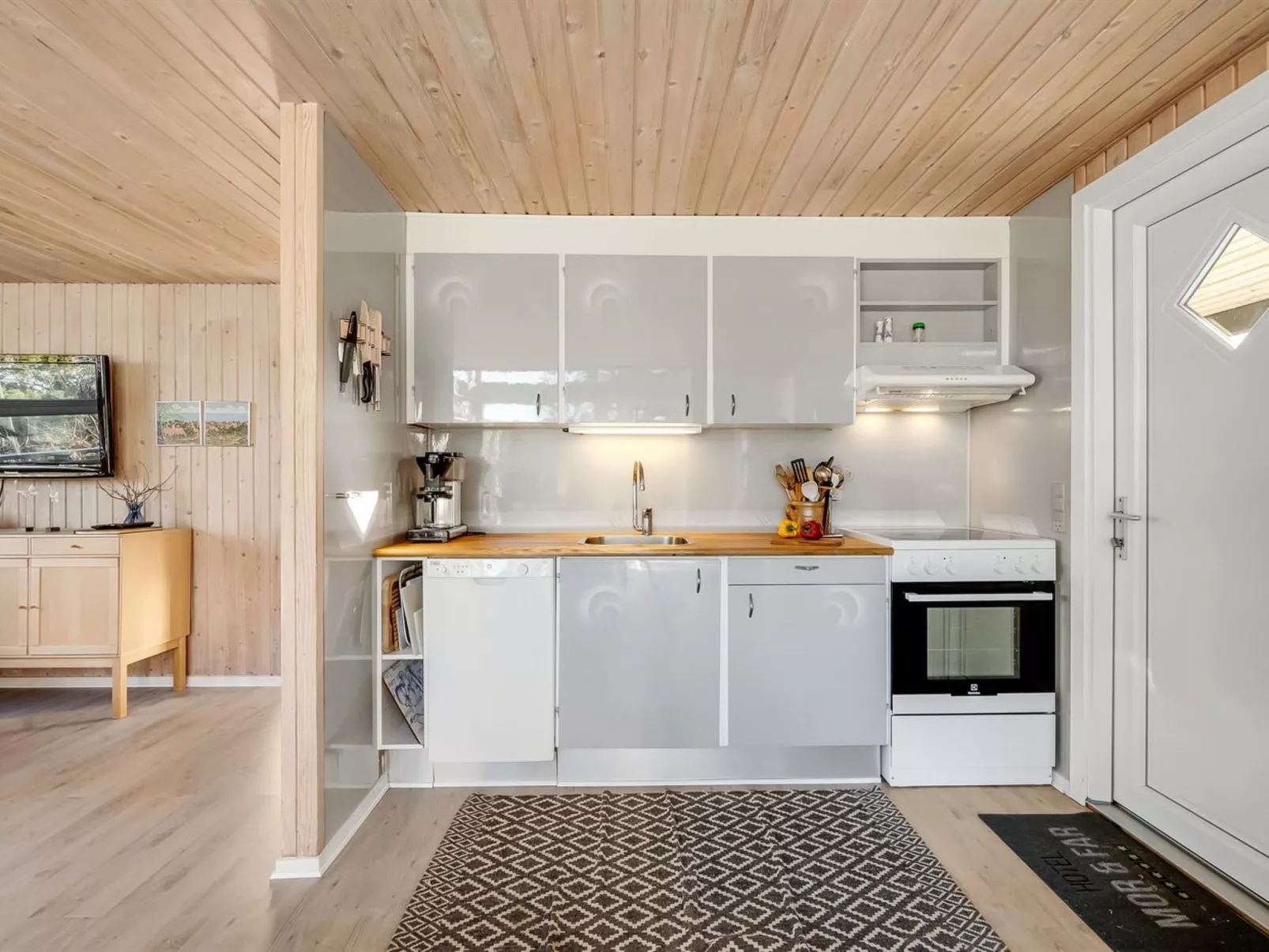 "Elsabet" - 700m to the fjord-Drinnen