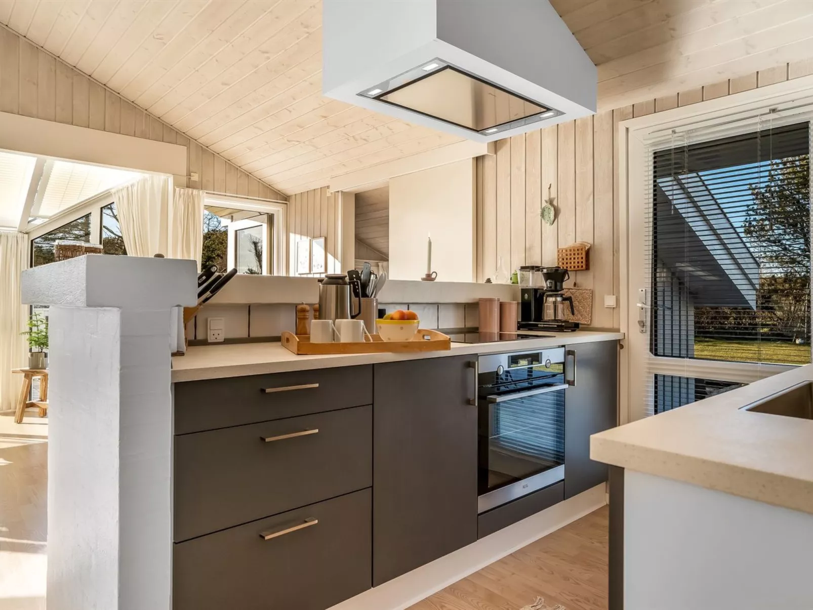 "Henri" - 1.2km from the sea-Inside