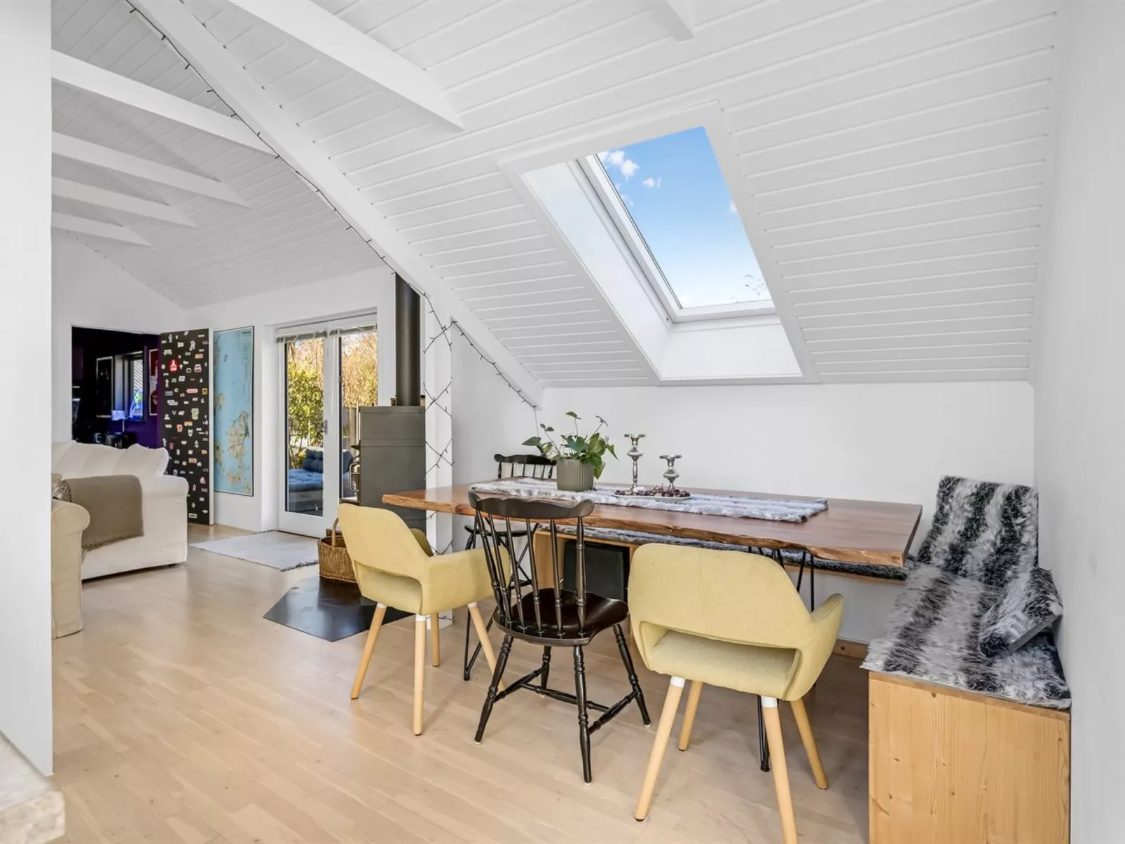 "Hughe" - 1.3km from the sea-Dedans