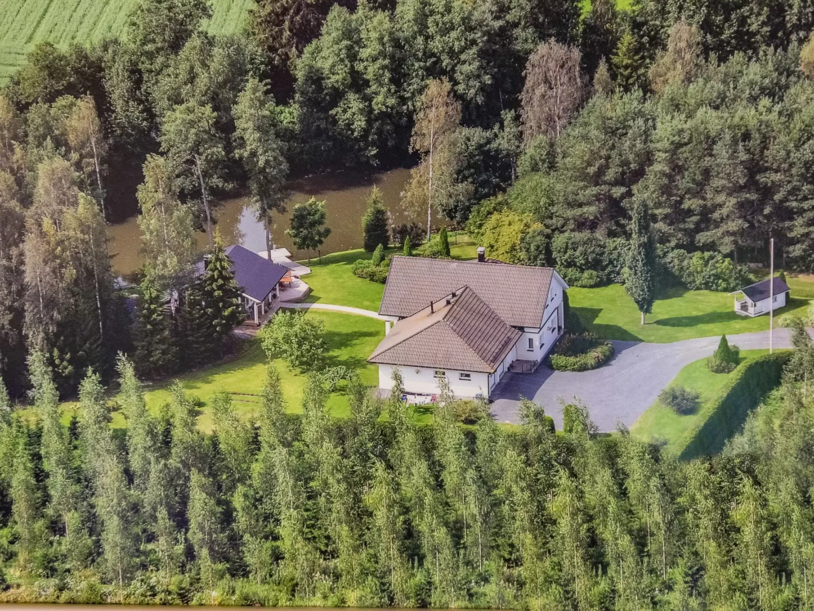 Villa jokiranta-Dedans