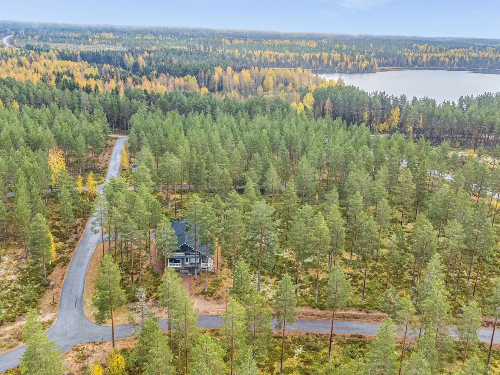 Sinisen tien helmi-Drinnen