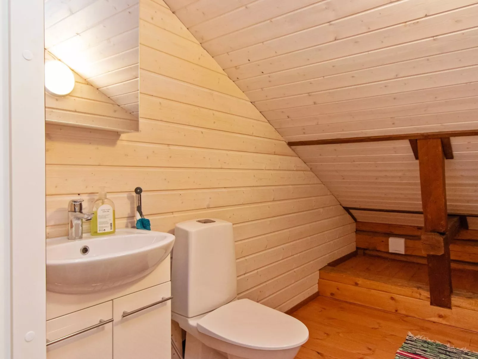 Kaislajärven huvila-Drinnen