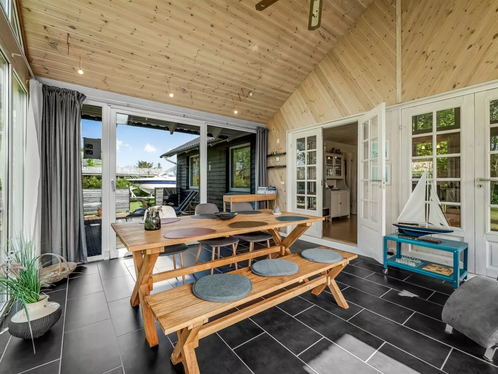 "Fido" - 500m to the fjord-Inside