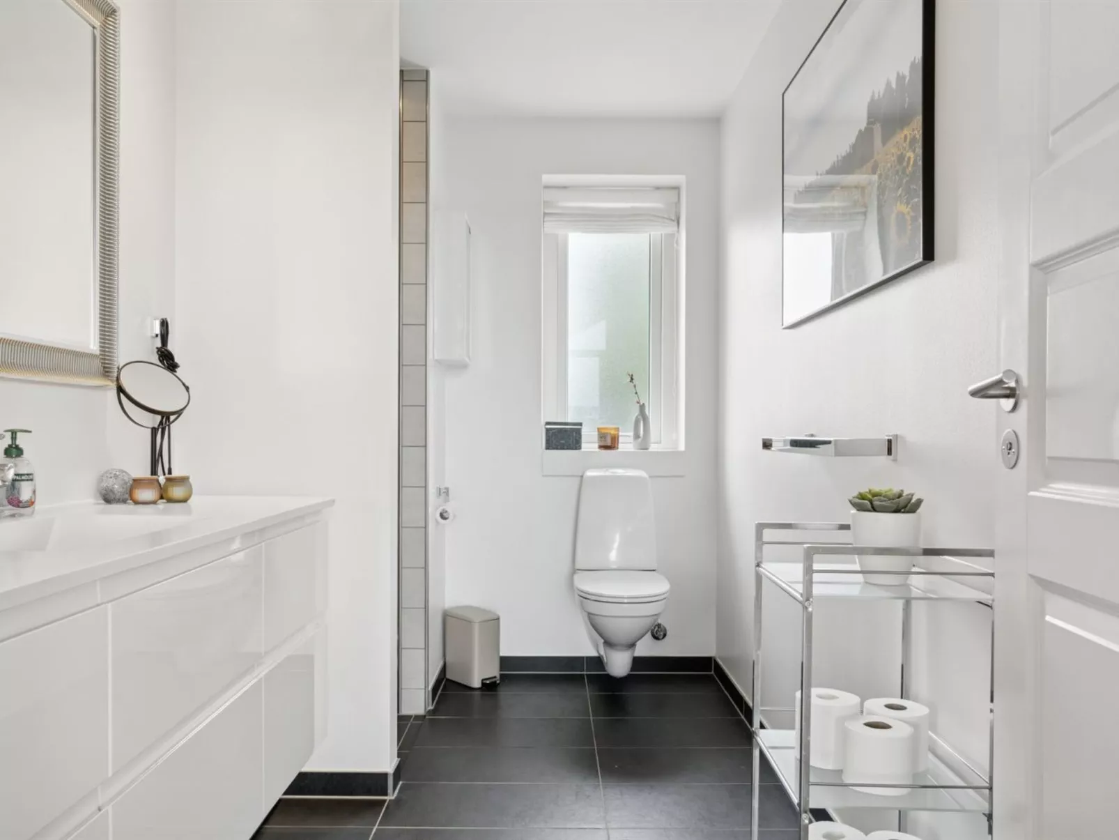 "Thyra" - 50m to the fjord-Drinnen