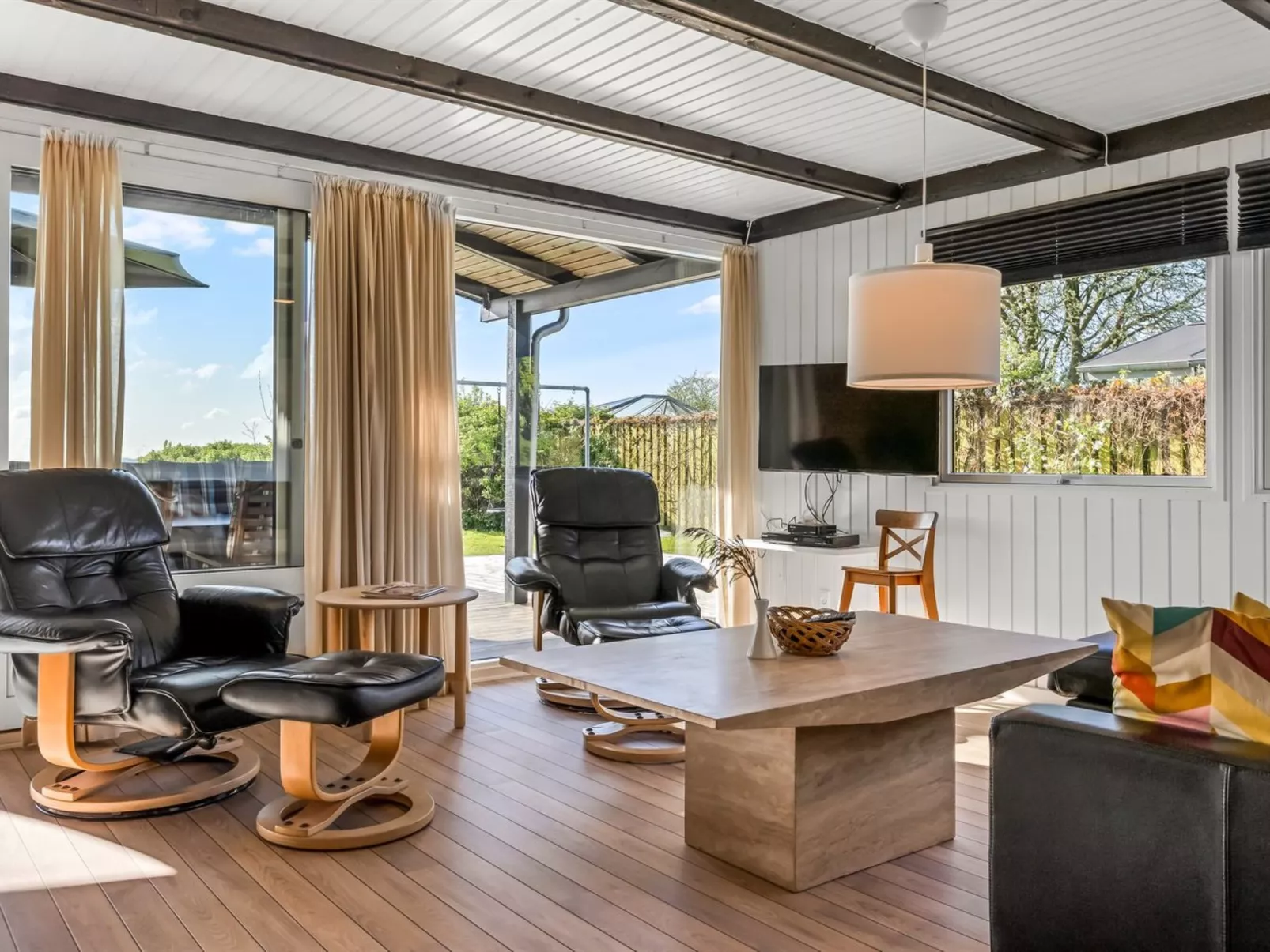 "Ørn" - 5m from the sea-Inside