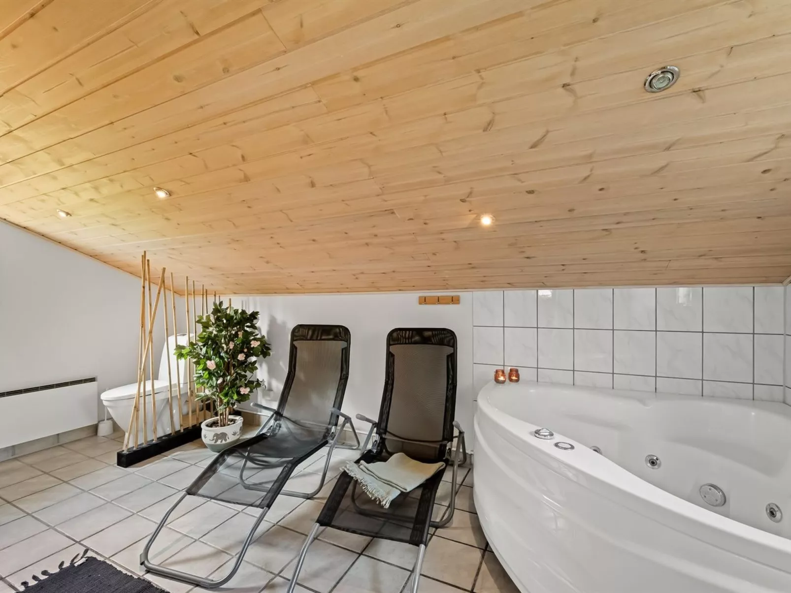 "Mina" - 600m to the fjord-Drinnen