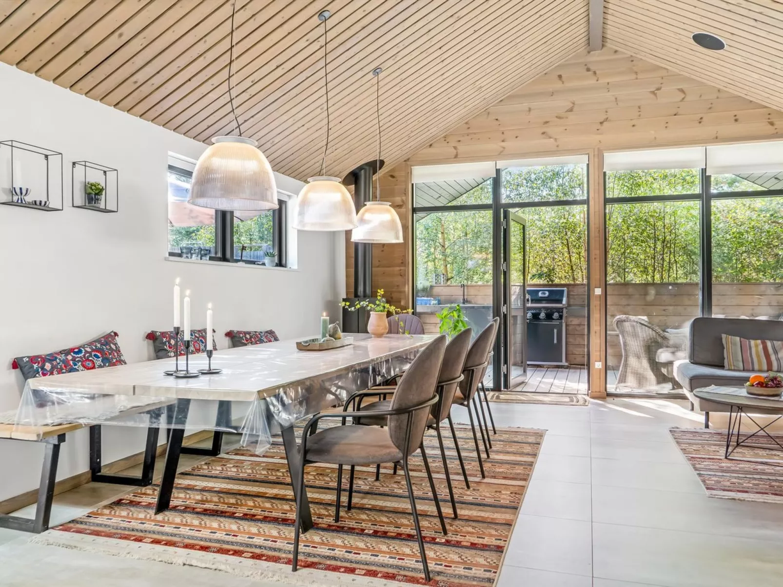 "Arbnora" -  from the sea-Dedans