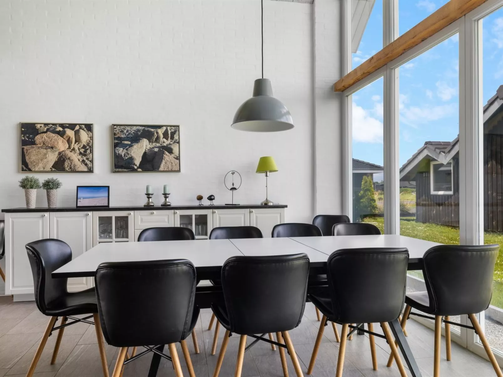 "Ung" - 460m from the sea-Inside