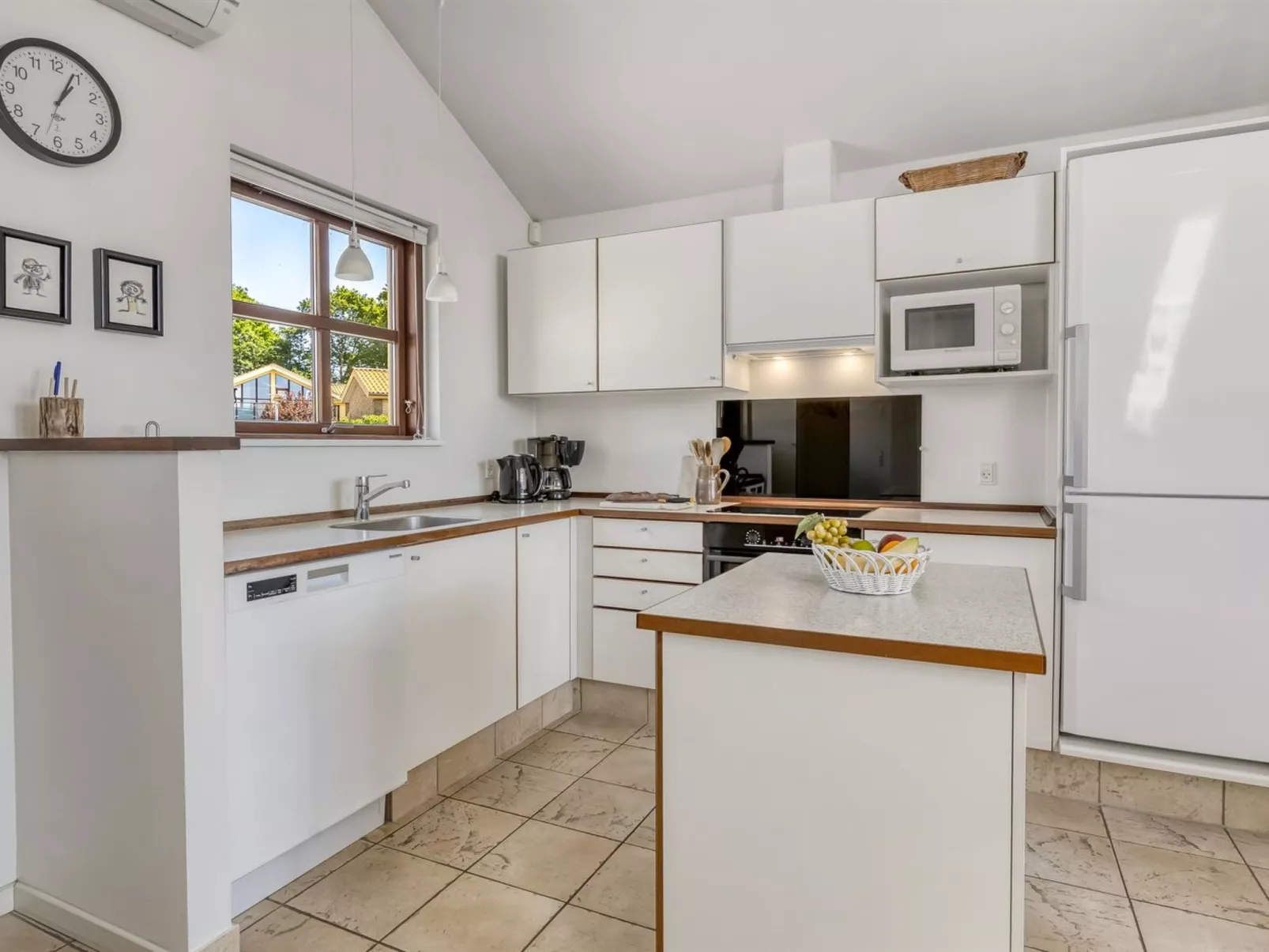 "Era" - 100m from the sea-Inside