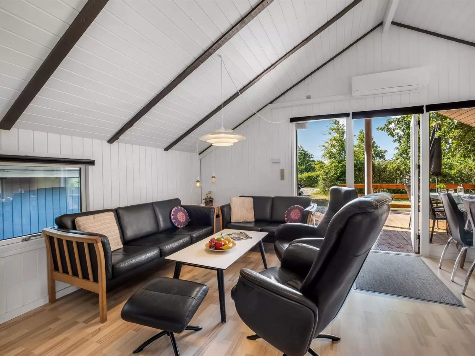 "Yarla" - 500m to the fjord-Inside