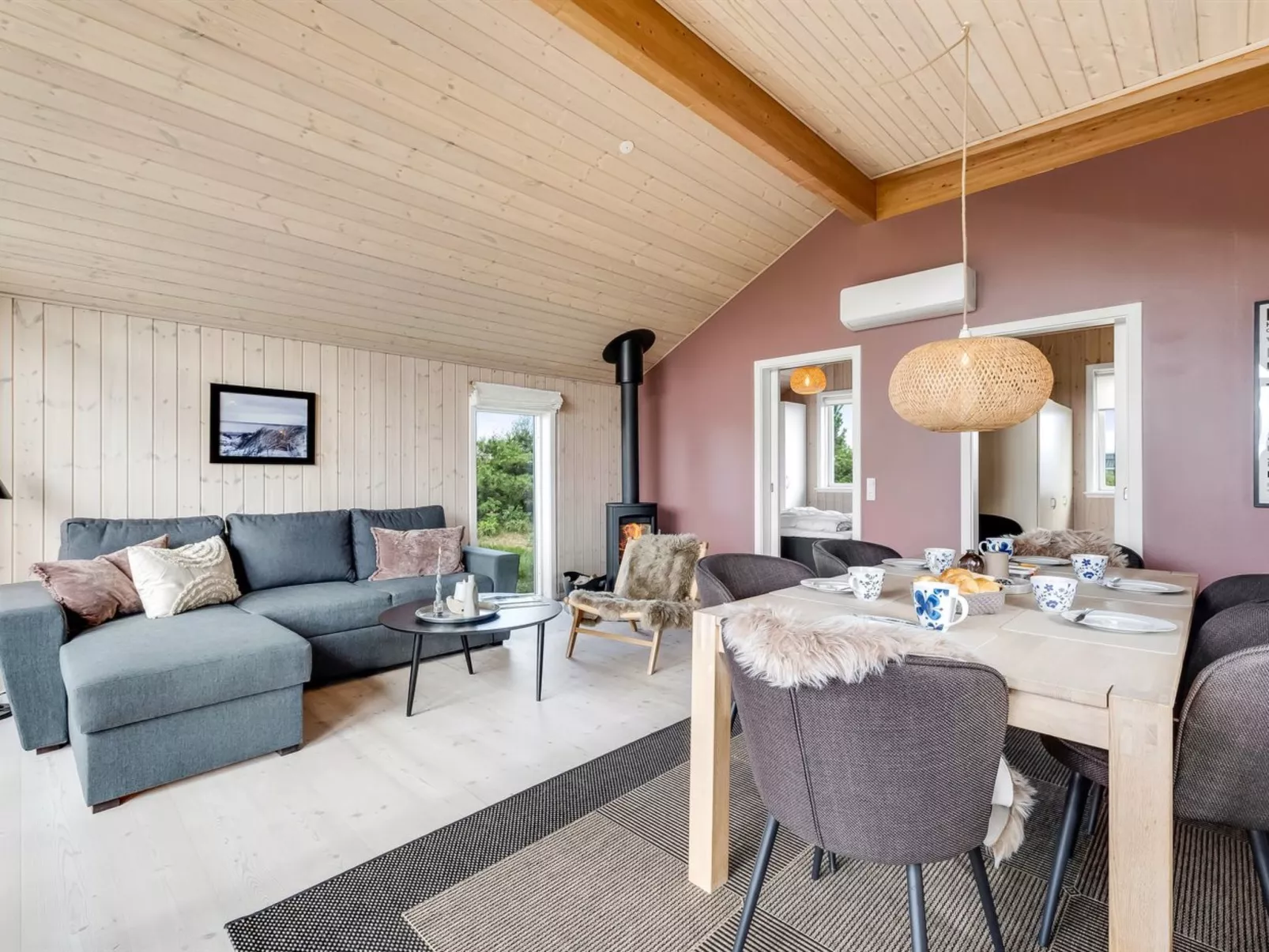 "Effie" - 500m from the sea-Dedans