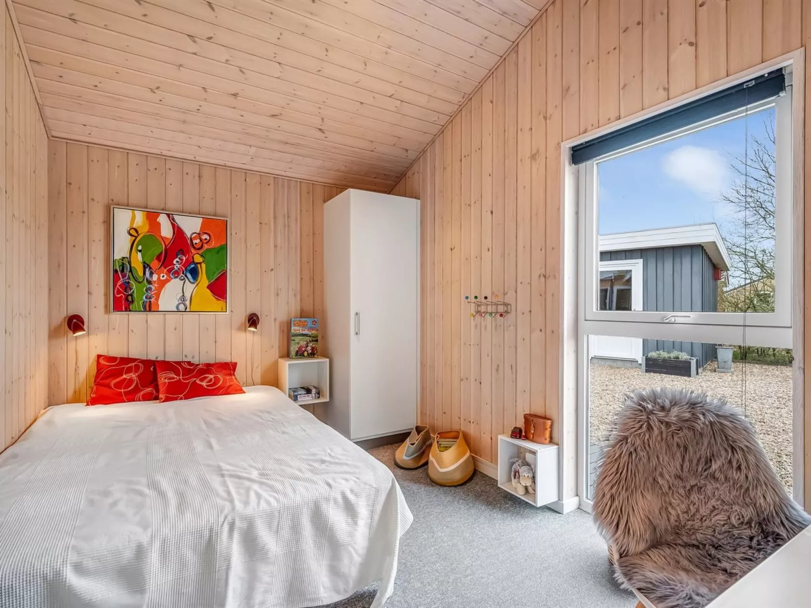 "Anelise" - 800m to the fjord-Drinnen