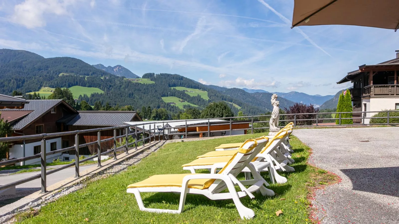 Landhaus Marchfeld Top 3-Gardens in summer