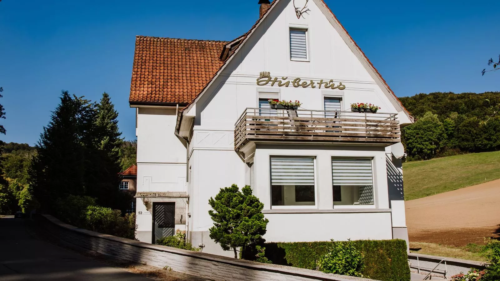 Hubertus I-Exterior in summer