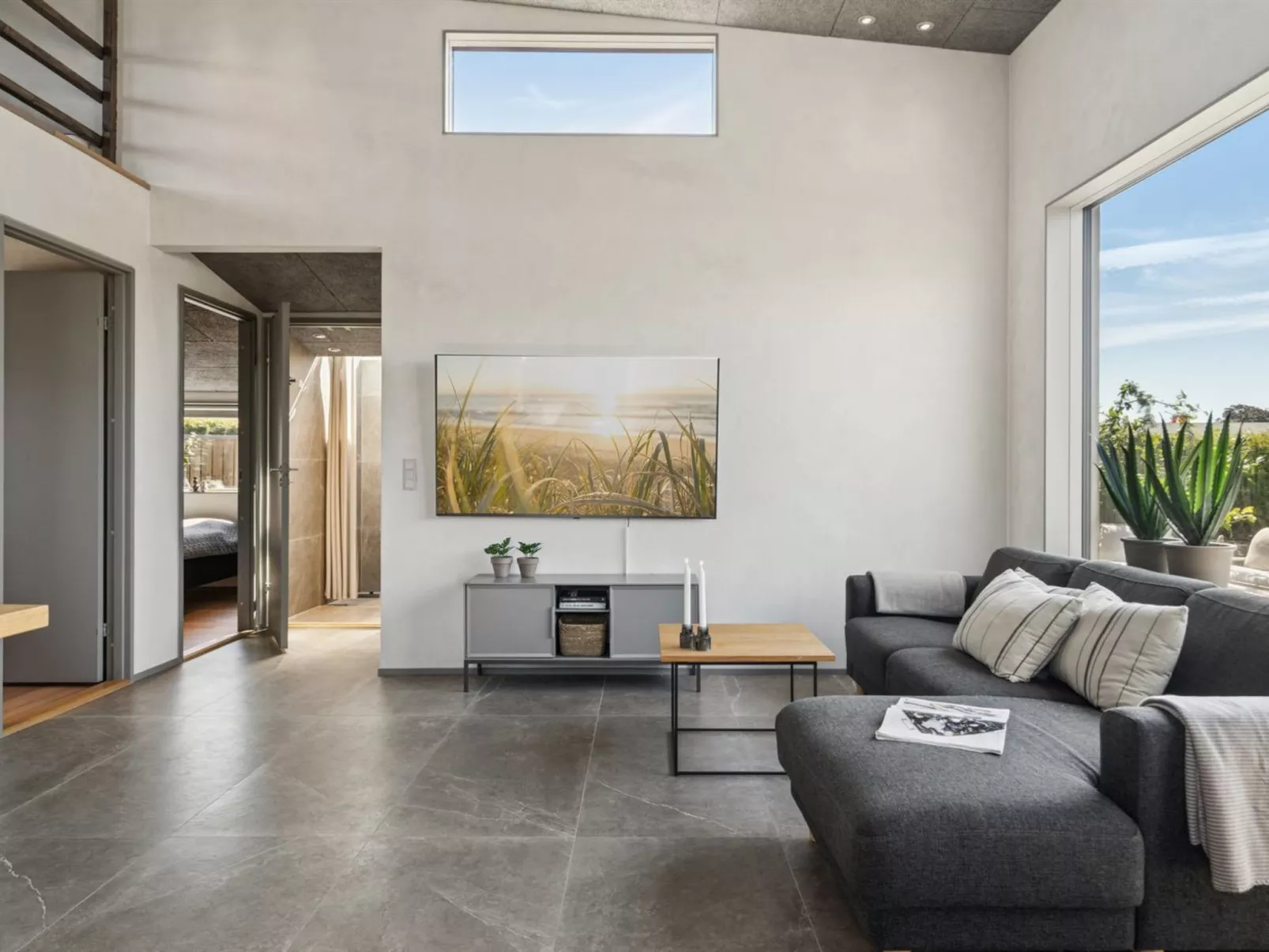 "Elvie" - 150m from the sea-Dedans