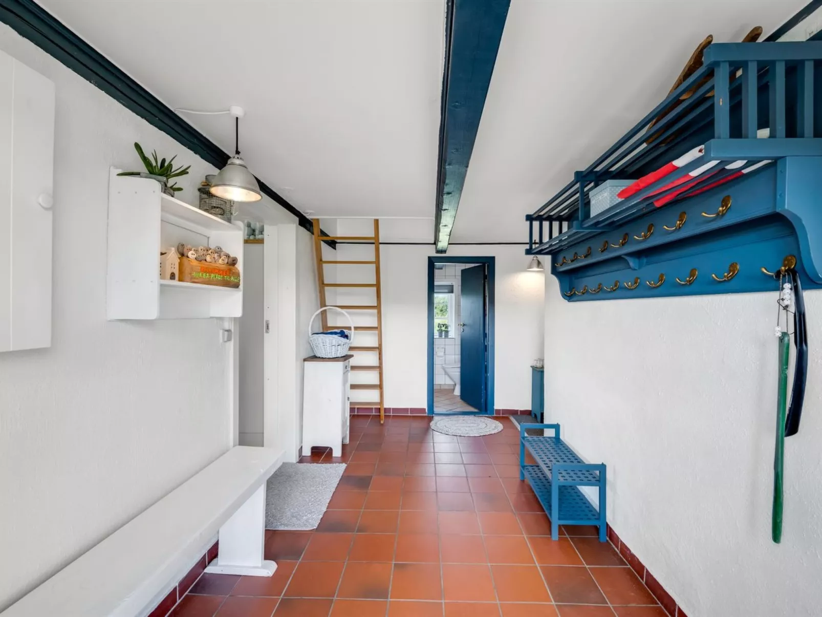 "Reinhard" -  from the sea-Drinnen