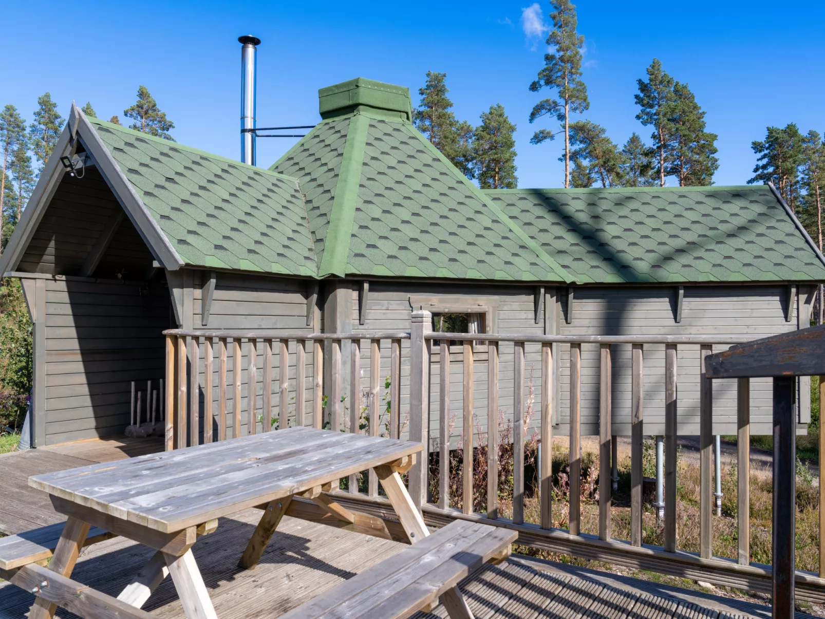 Ghillie’s Bothy-Outside