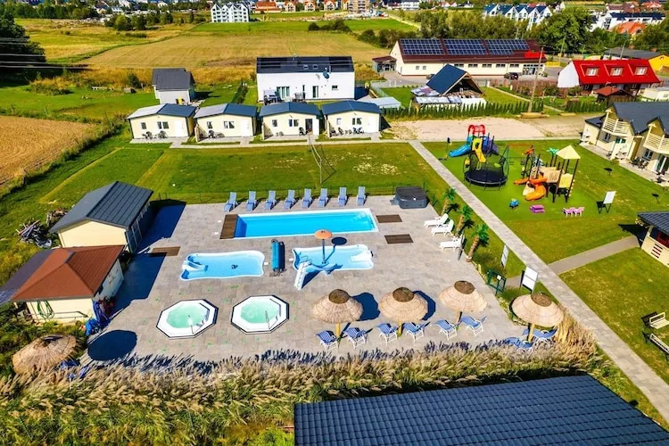 Domek piętrowy 6-osobowy Ustronie Morskie-Außenbereich Sommer