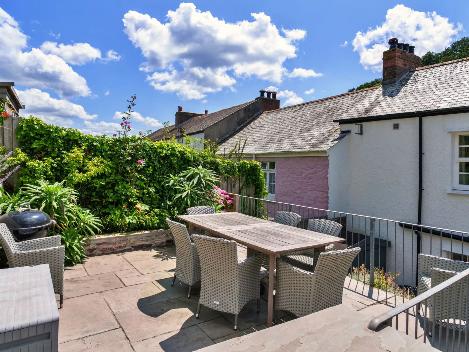 Woodleigh, Cawsand-Dehors