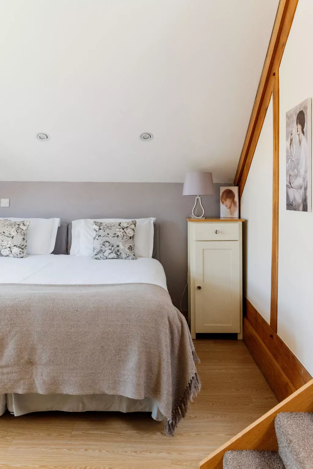 The Welsh Barn-Dedans