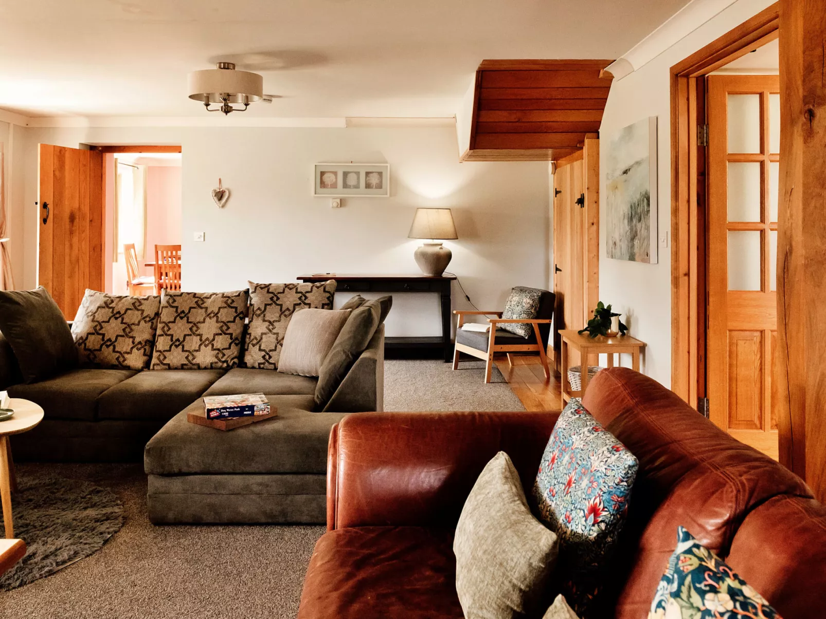 The Welsh Farmhouse-Dedans