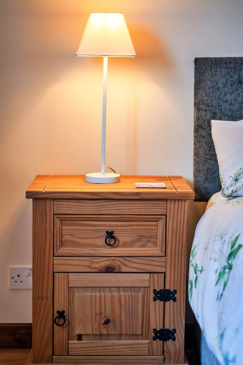 No.1 Gladys' Orchard-Drinnen