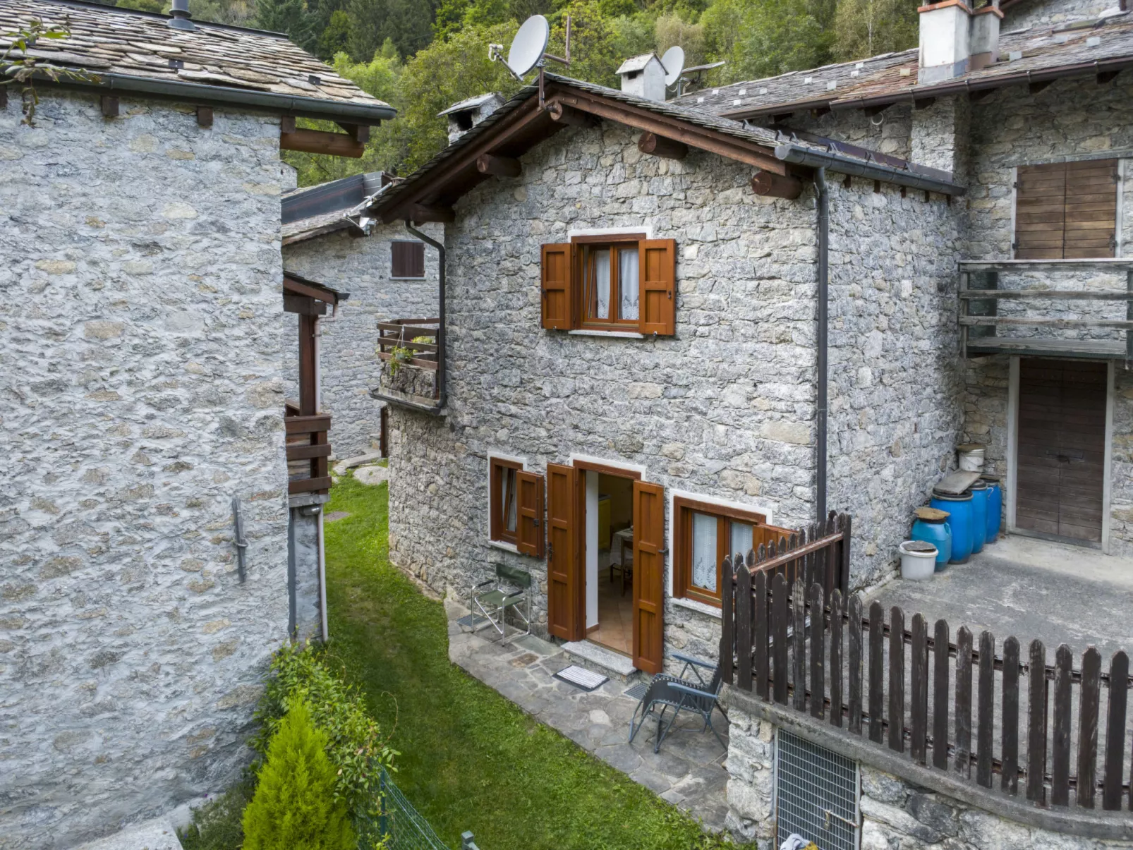 Val di Mello Mountain Flat-Outside