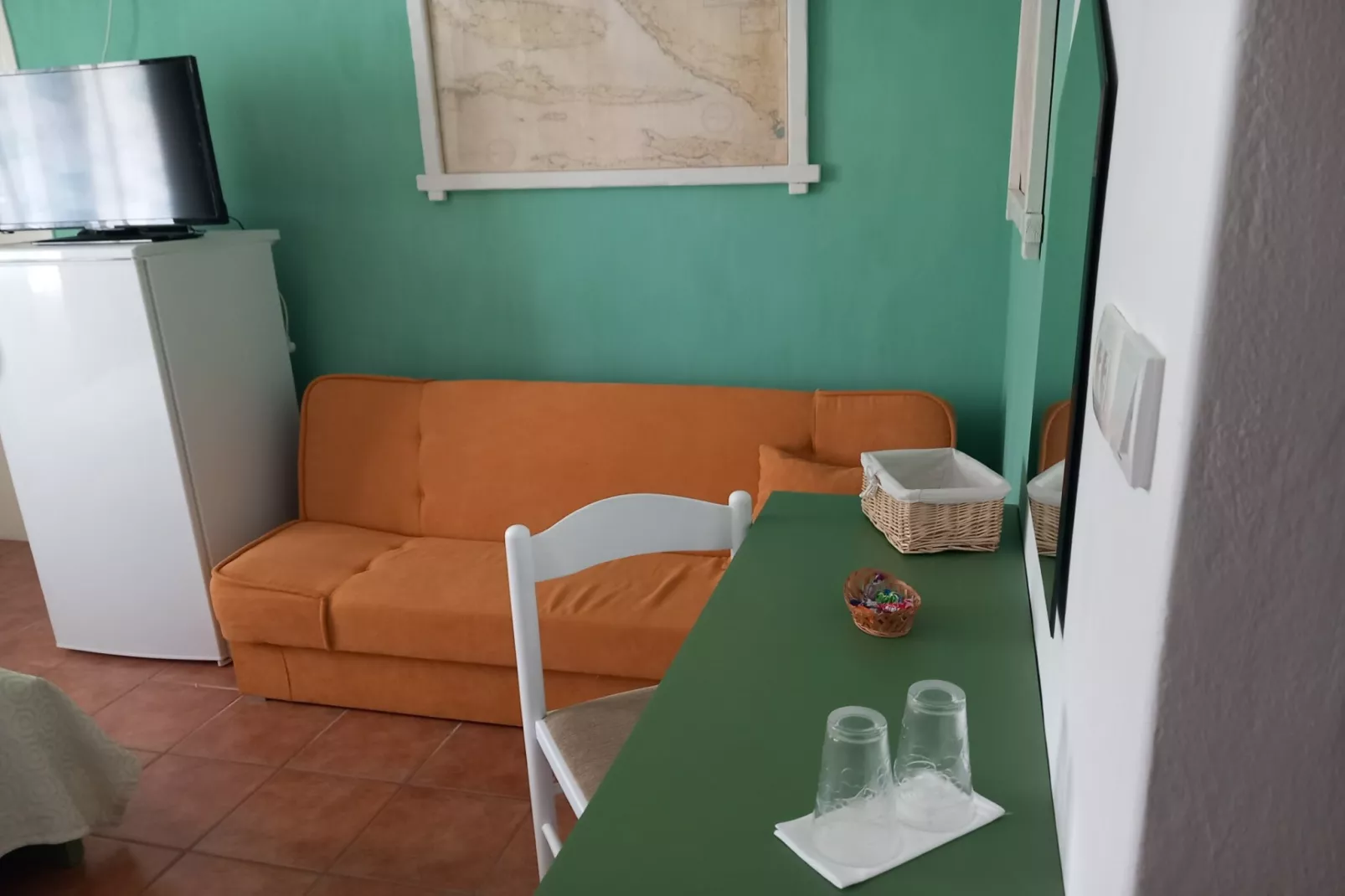Guest House Green Corner Supetarska Draga - Triple Room with Terrace and Sea View-Indoor