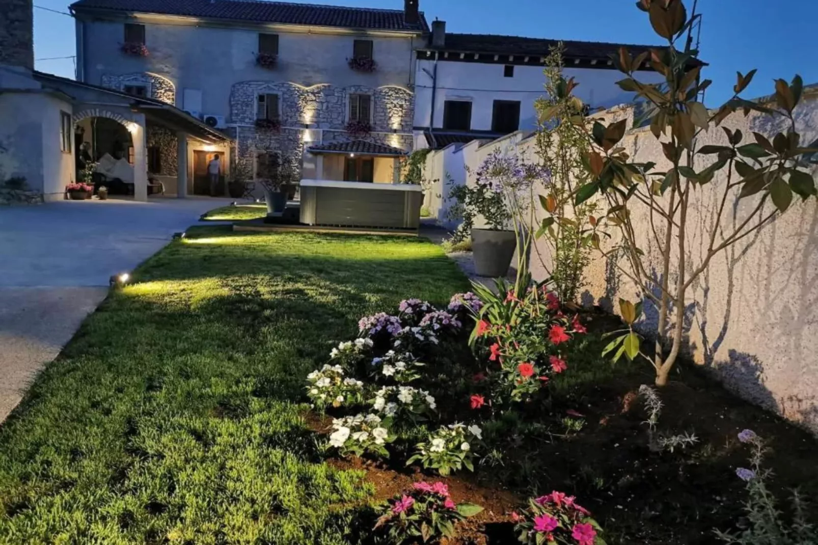 One bedroom apartment (A5)-Outdoor