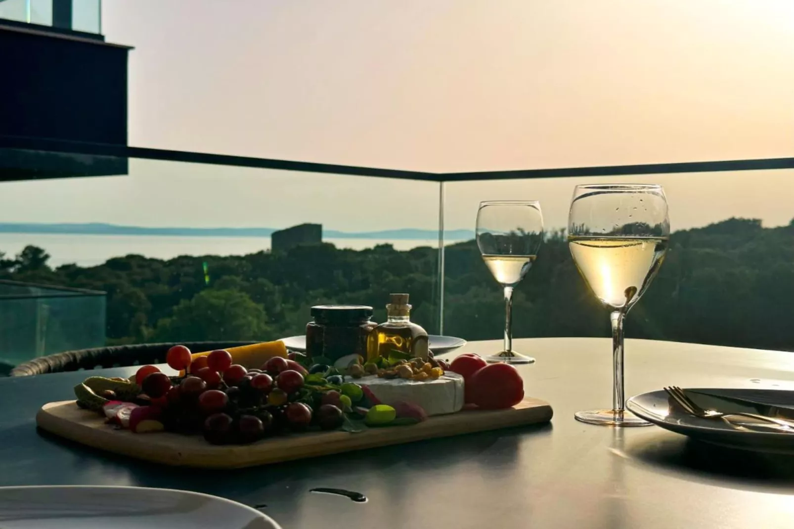 Leonarda Waterfront Residences- Three-Bedroom Penthouse with Infinity Pool (The Skyview Penthouse) - S4-Terrace