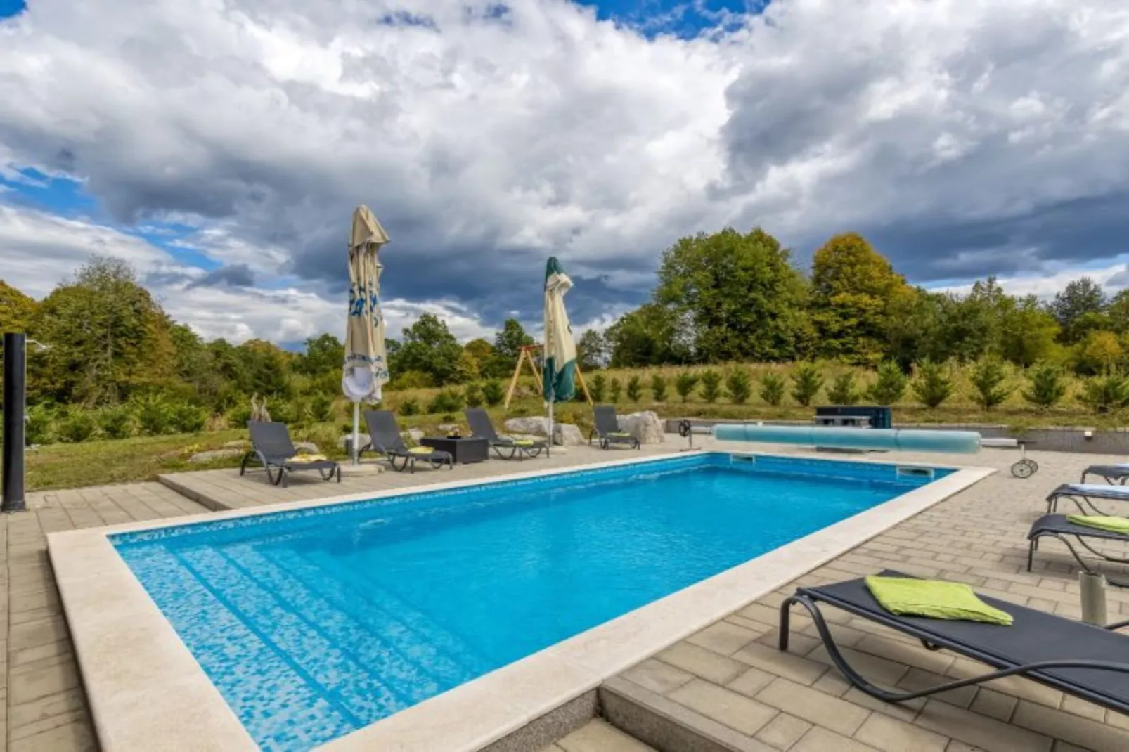 Four Bedroom Holiday House Mali Raj with Pool-Schwimmbad