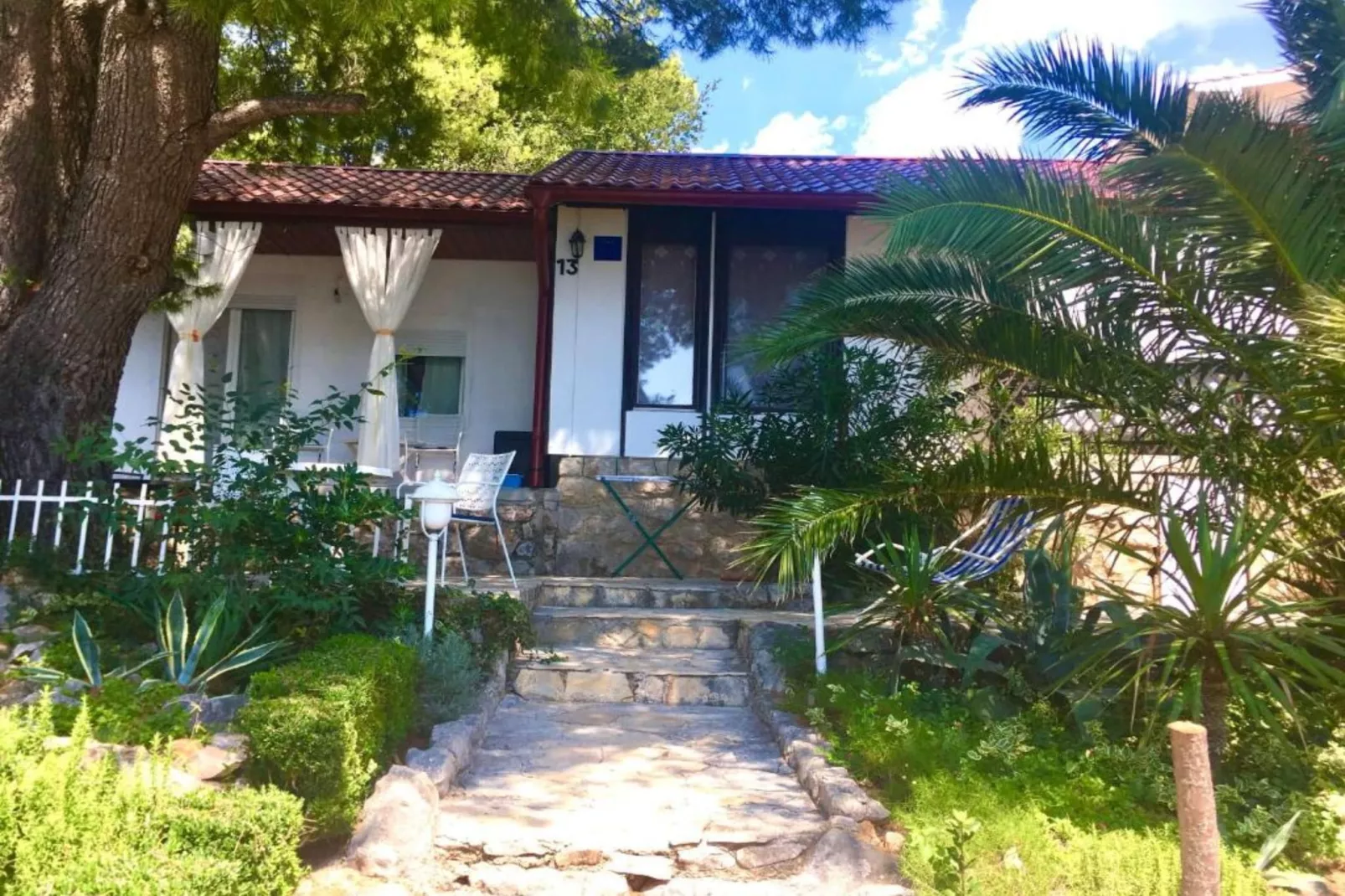 Beach House - 2m from beach - Three Bedroom House-Outdoor