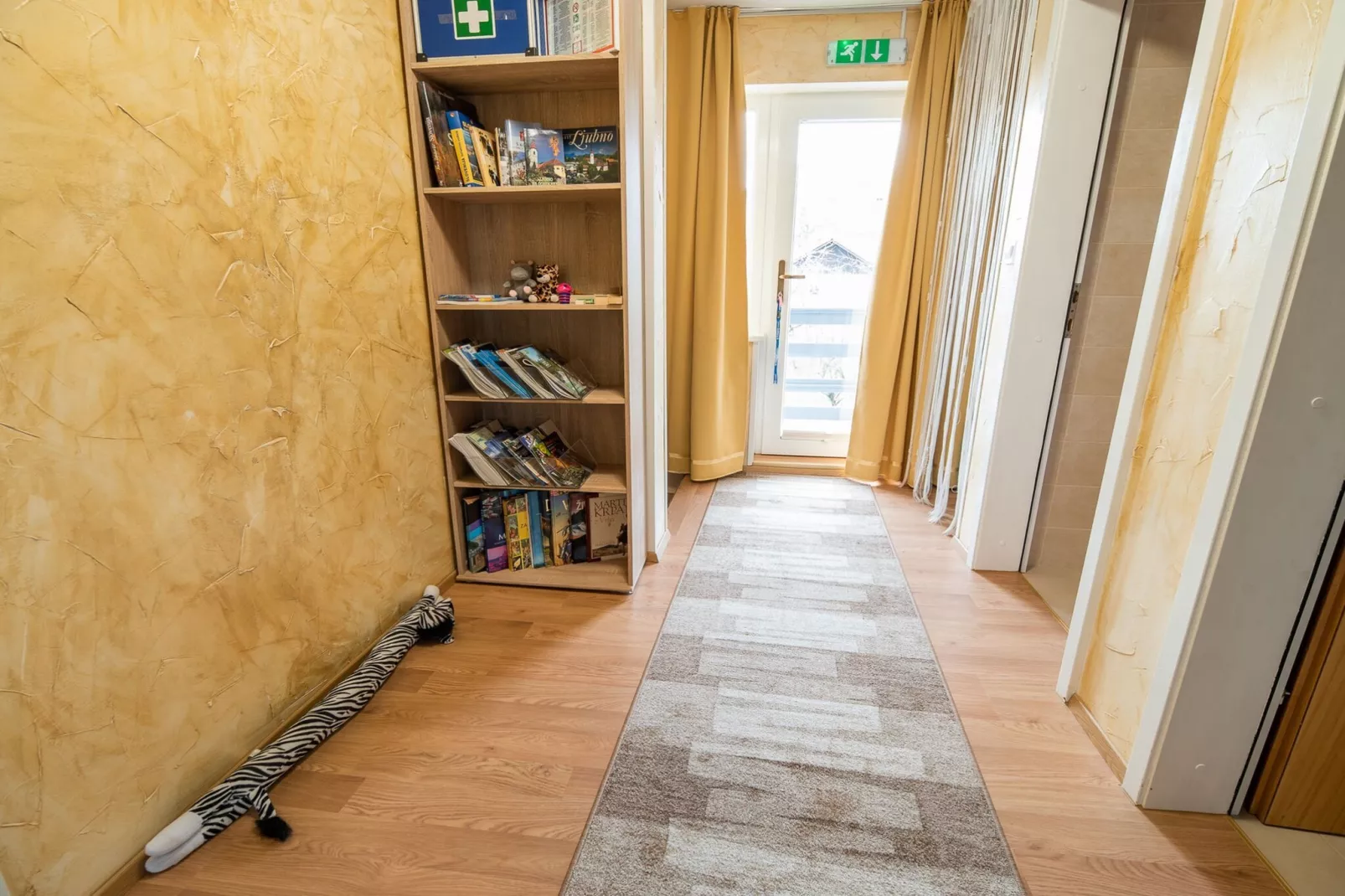 Quiet and Sunny Apartment with Balcony - Two Bedroom Apartment with Balcony-Indoor