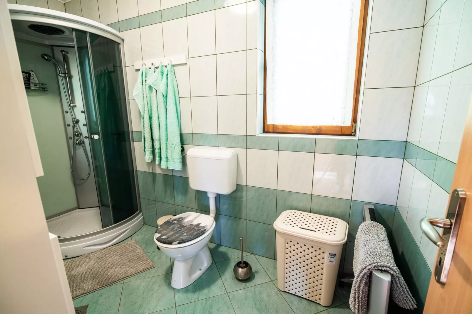 Golden Horizon Holiday Home with Terrace and Garden - One Bedroom Holiday Home with Terrace and Garden-Salle de bain