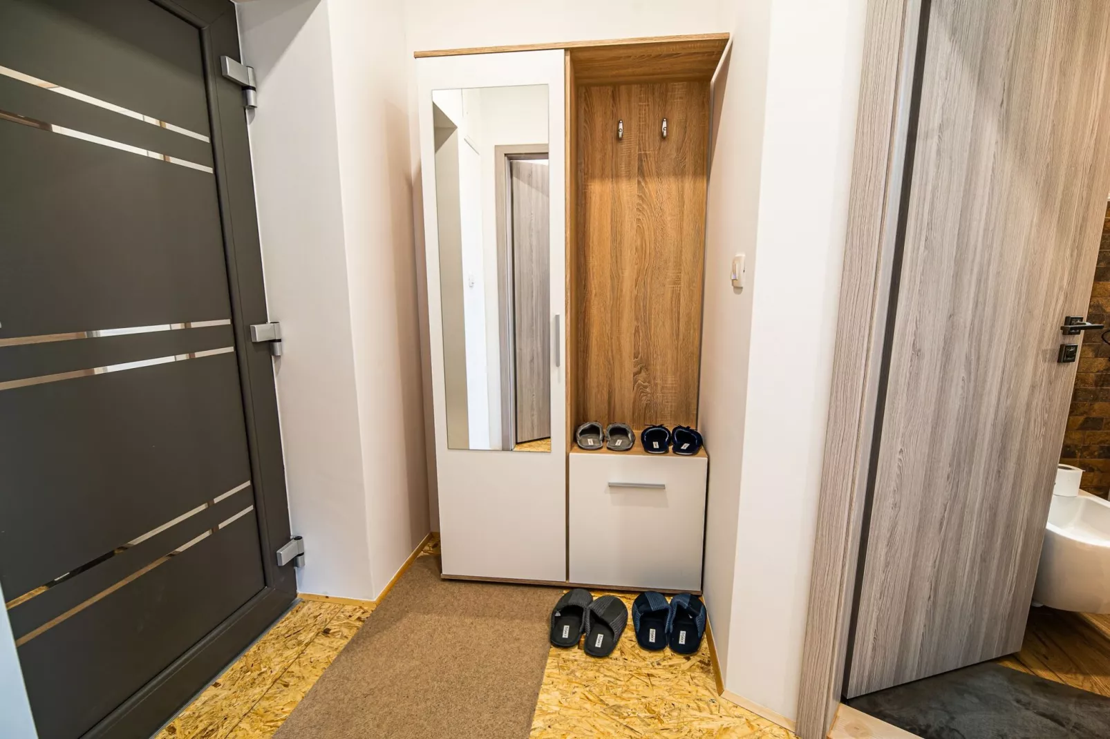 City Modern and Vibrant Apartments Ljubljana - Standard One Bedroom Apartment (owner A3)-Schlafzimmer